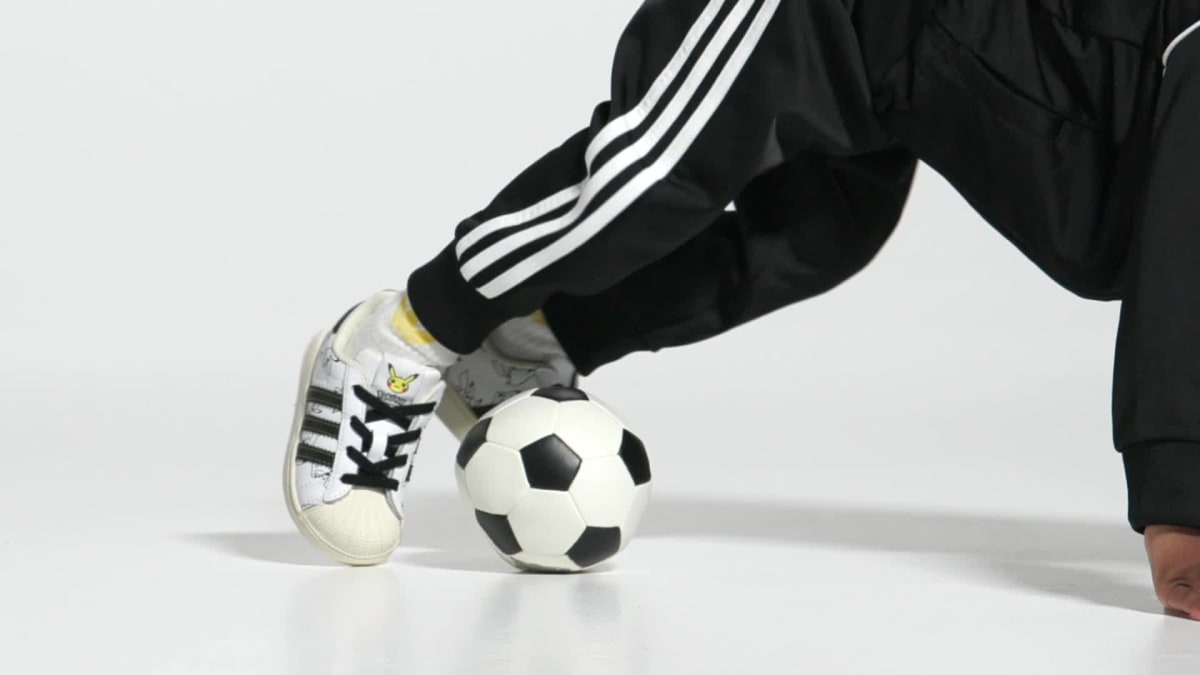 Adidas Kids' ADIDAS Pokémon SUPERSTAR II ELASTIC LACE SHOES - Cloud White / Core Black / Gold Metallic - Image 2