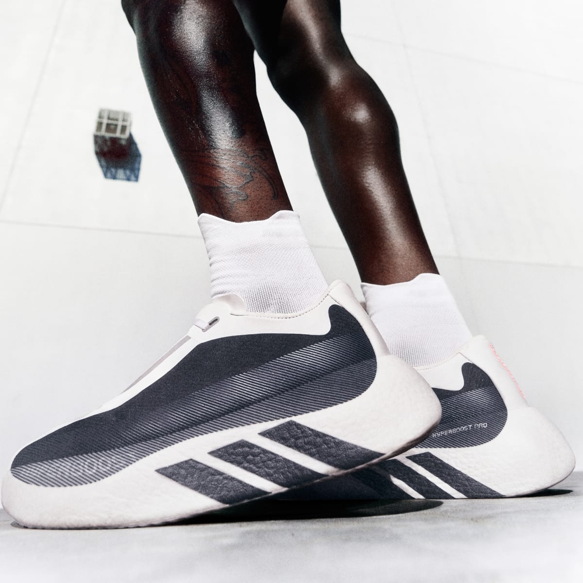 Adidas Men's HYPERBOOST EDGE Running Shoes - Cloud White / Aurora Onix / Solar Turbo - Image 5