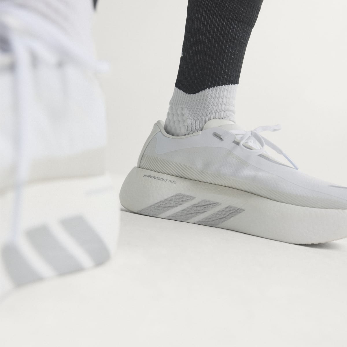 Adidas Men's HYPERBOOST EDGE Running Shoes - Cloud White / Silver Metallic / Zero Metalic - Image 8