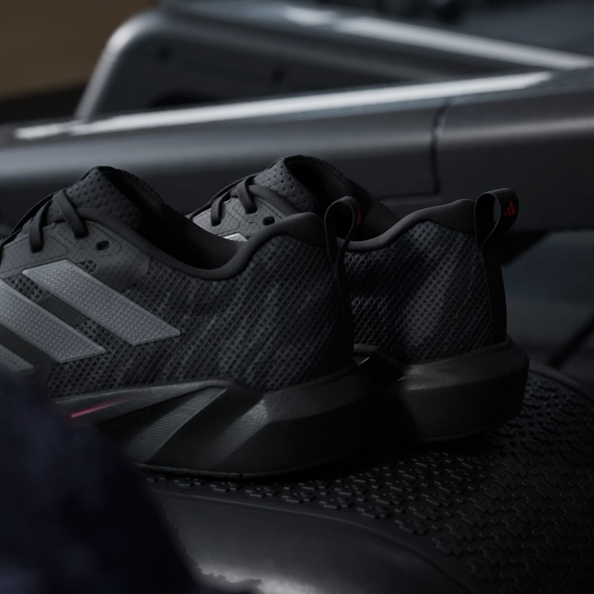Adidas Men's RAPIDMOVE GO TRAINER M - Core Black / Grey Five / Lucid Red - Image 10