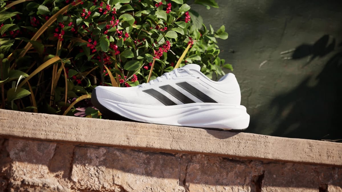 Adidas Men's RESPONSE 2 RUNNING SHOES - Cloud White / Core Black / Iron Metallic - Image 2