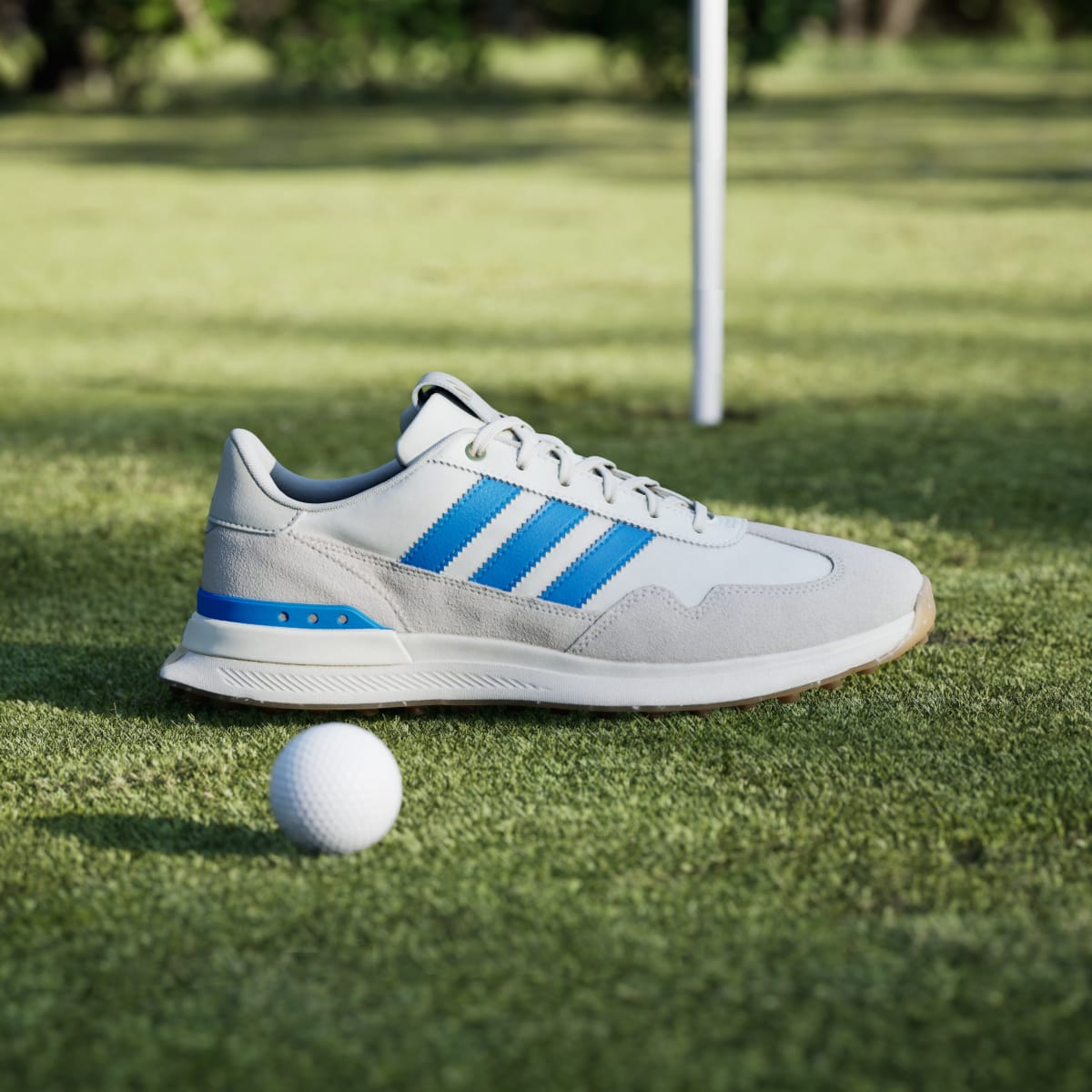 Adidas Men's S2G 26 TEXTILE SPIKELESS GOLF SHOES - Off White / Lucid Ray Blue / Gum - Image 3