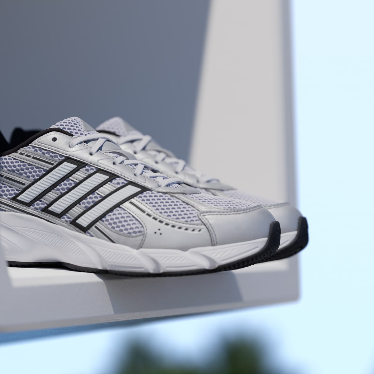 Adidas Men's TECHNOCHAOS 2000 Shoes - Cloud White / Cloud White / Core Black - Image 10