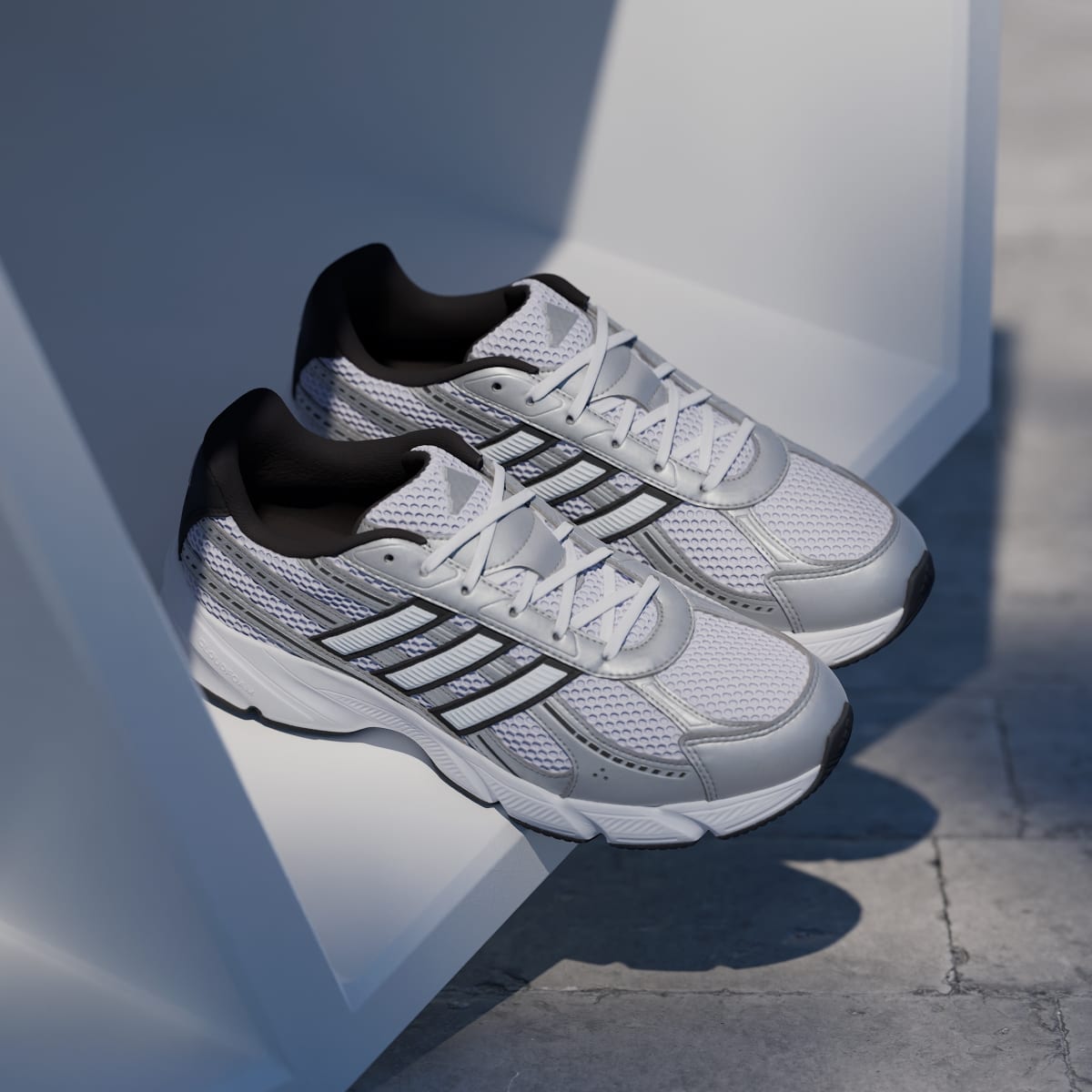 Adidas Men's TECHNOCHAOS 2000 Shoes - Cloud White / Cloud White / Core Black - Image 5