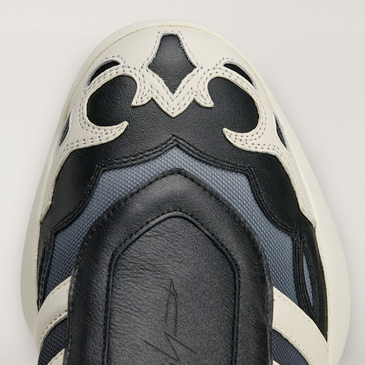 Adidas Men's Y-3 REGU MULE - Black / Off White / Black - Image 7
